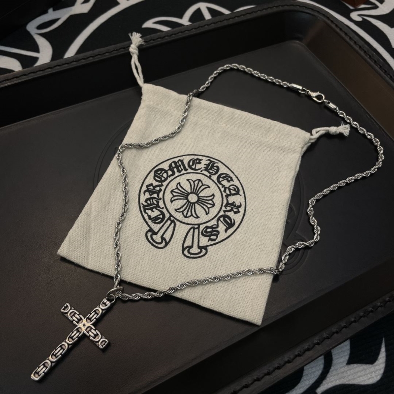 Ch*0me He**ts necklaces